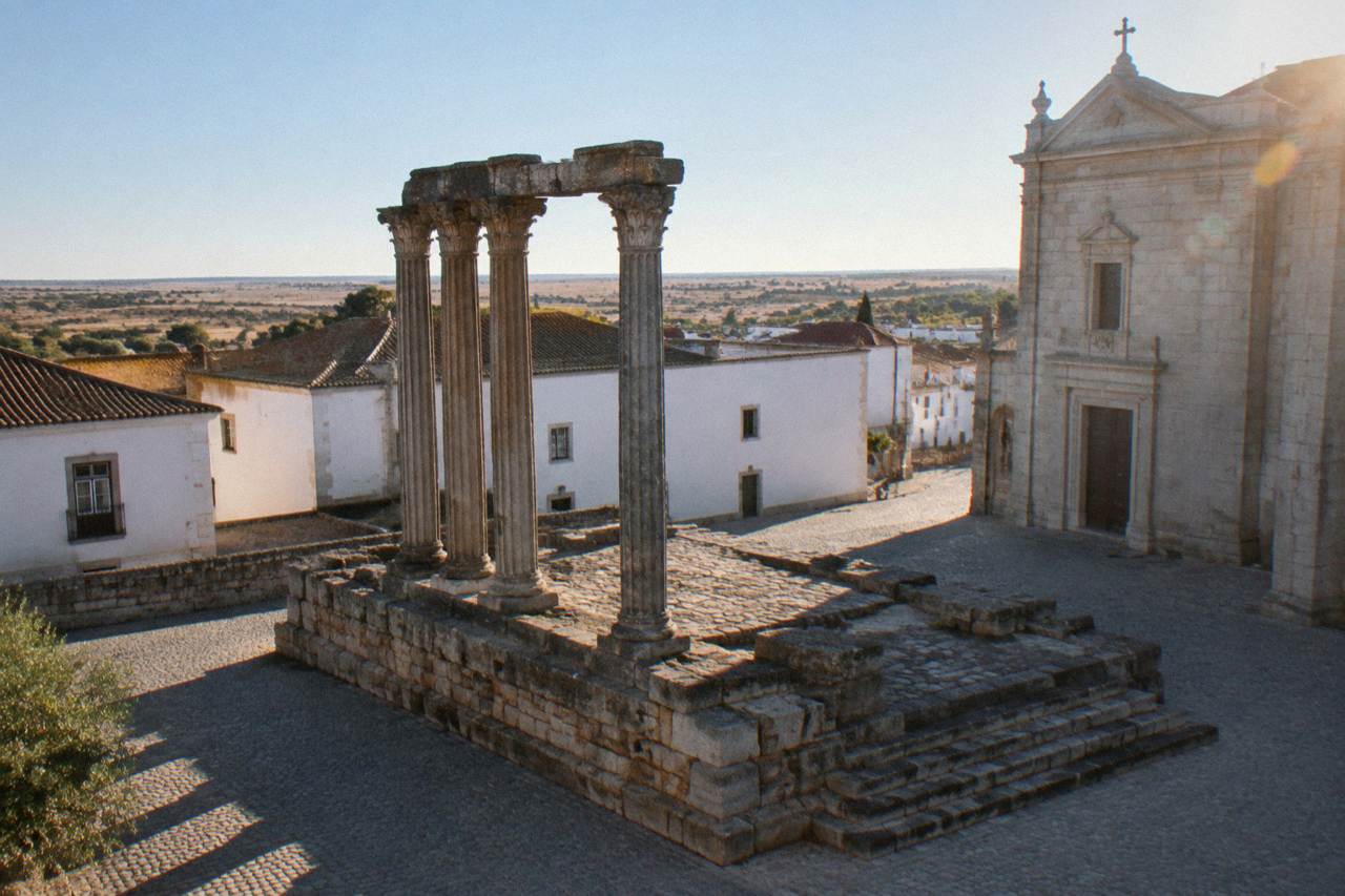 Granite Corinthian columns of the Roman temple rising above a square in Évora
