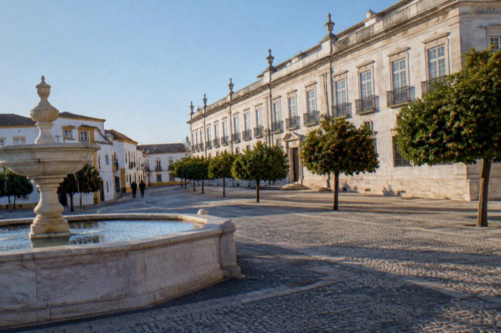 A marble fountain and quiet street in Vila Viçosa at the end of the day