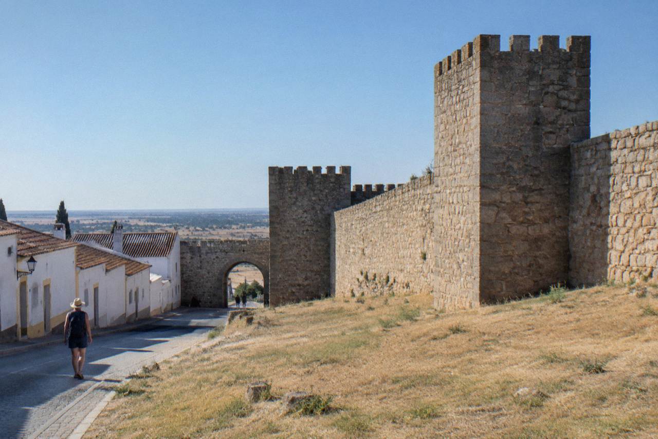 Medieval walls and white-washed houses of Évora under a wide Alentejo sky