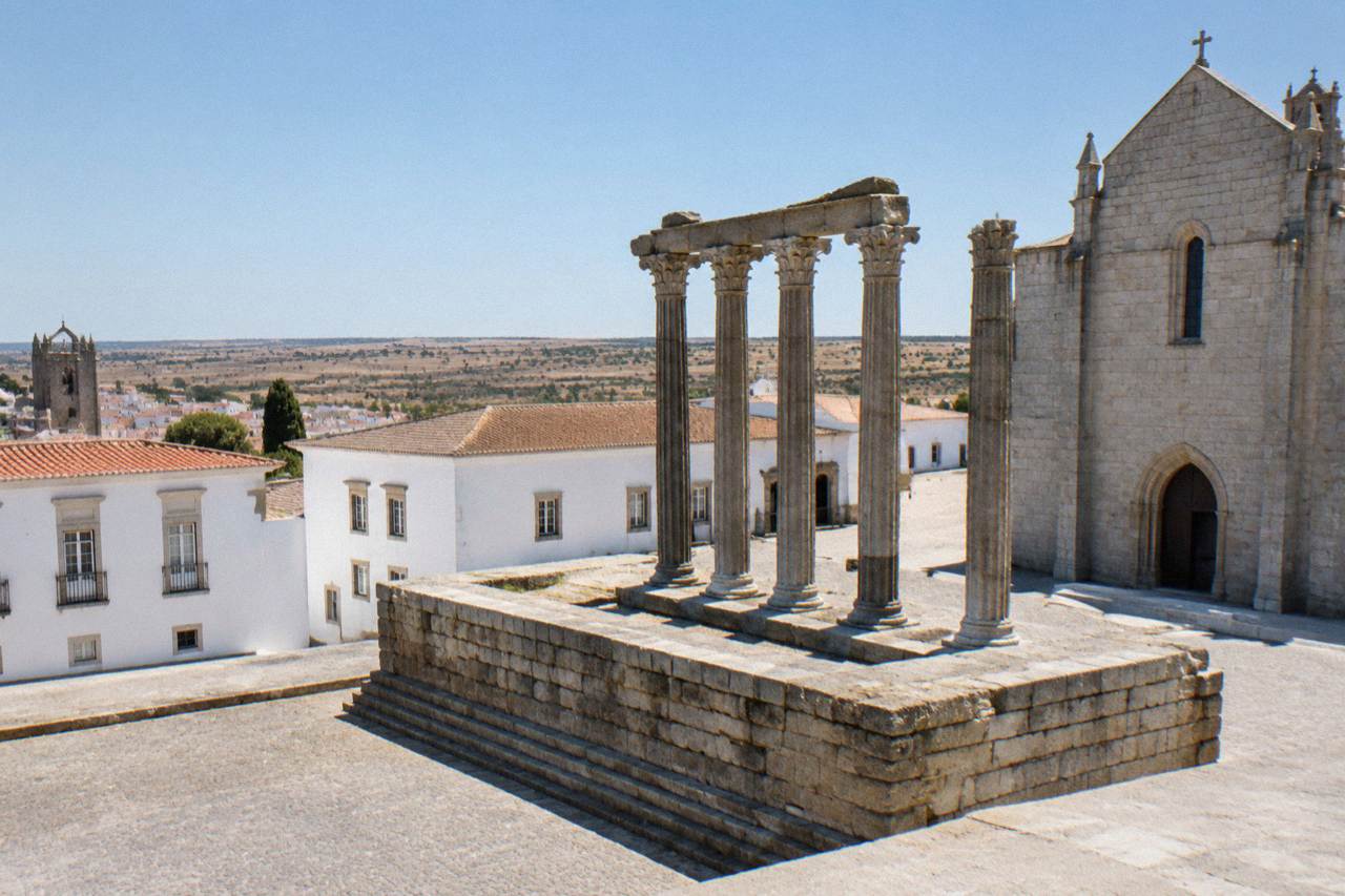 The Roman temple and white medieval houses of Évora under a clear Alentejo sky
